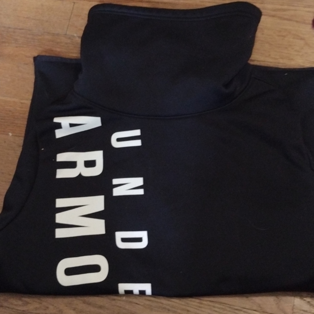 Medium women's under armour cold gear sweatshirt